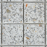 Focus sur les finitions de la Mosaïque Terrazzo Light Grey
