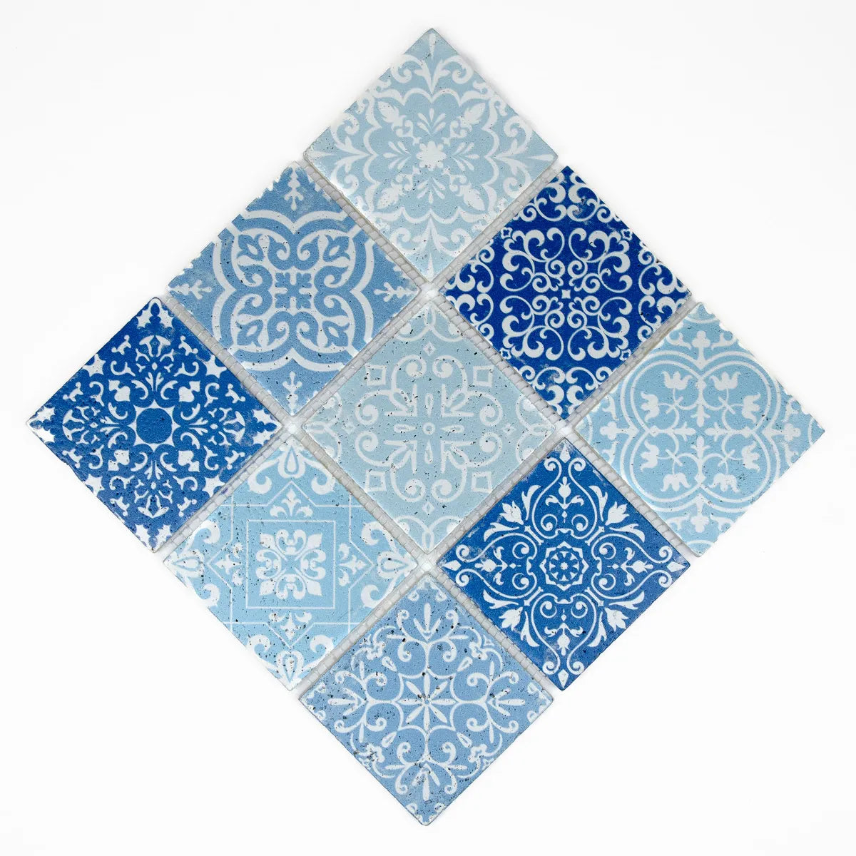 Composition mosaïque travertin bleu arrangement perspective tesselles
