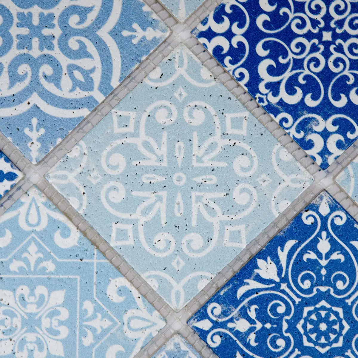 Mosaïque travertin bleu tesselles relief perspective motifs baroques