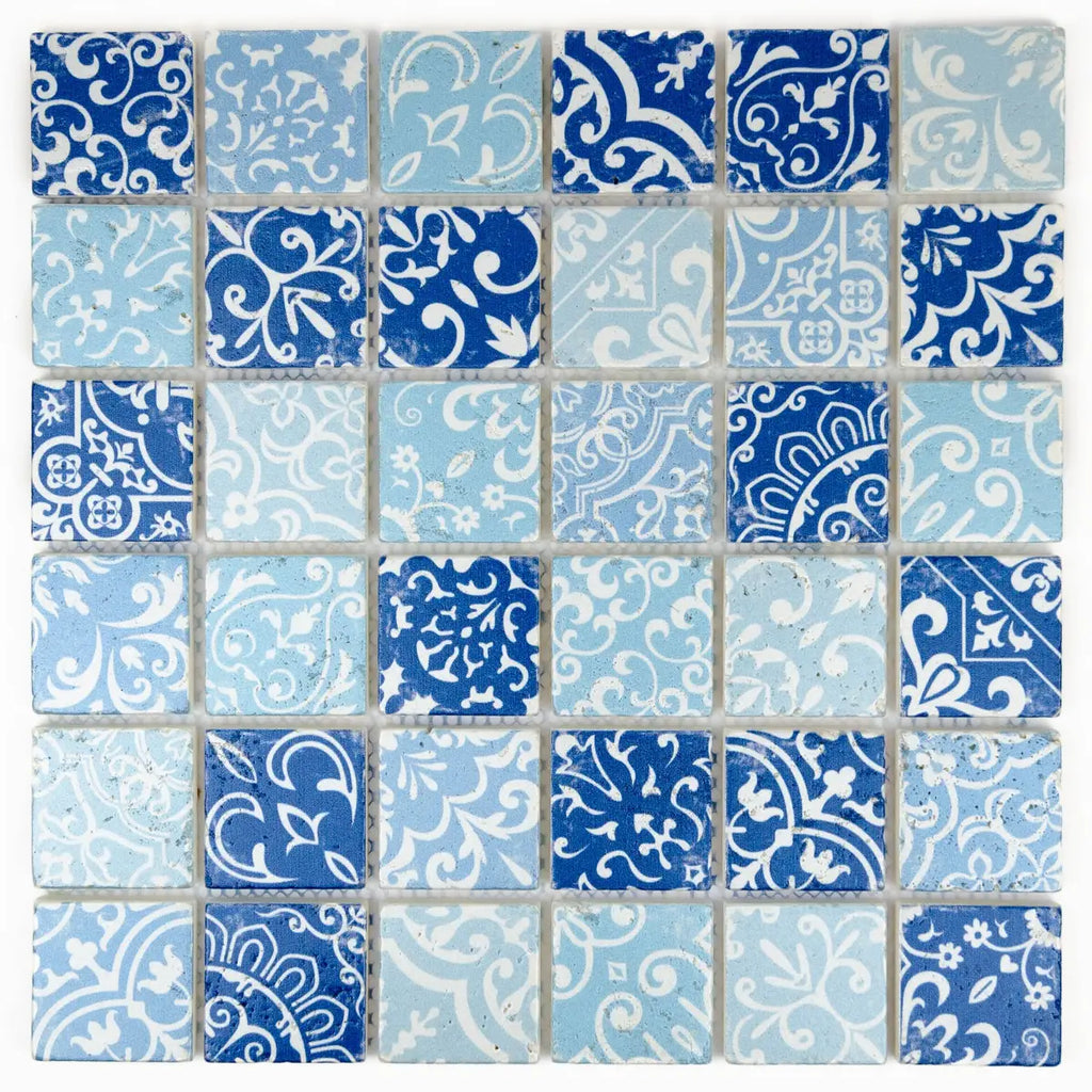 Mosaïque travertin bleu motifs baroques 4,8x4,8 cm vue principale