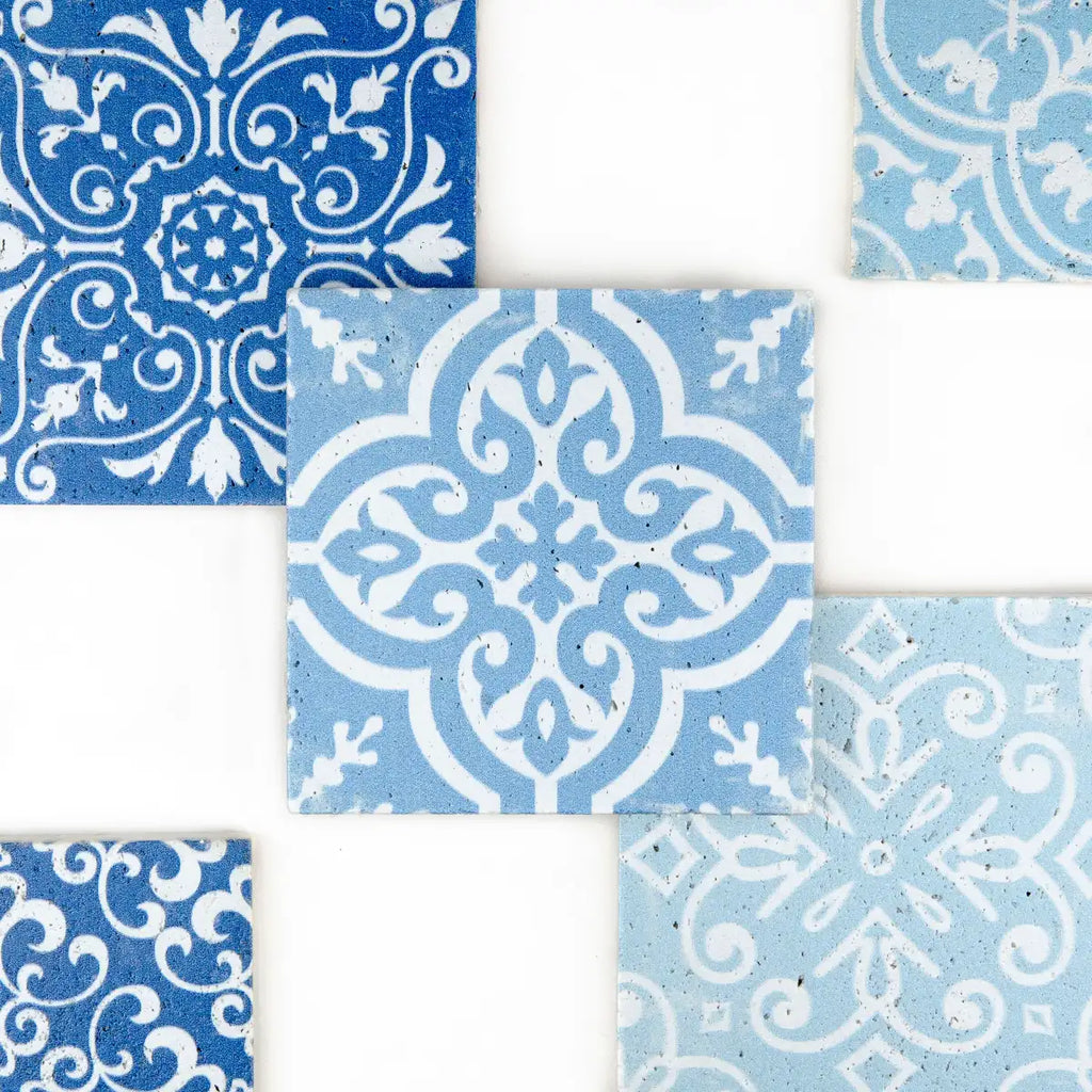 Carreau travertin bleu motifs baroques fantaisie combinaisons variées