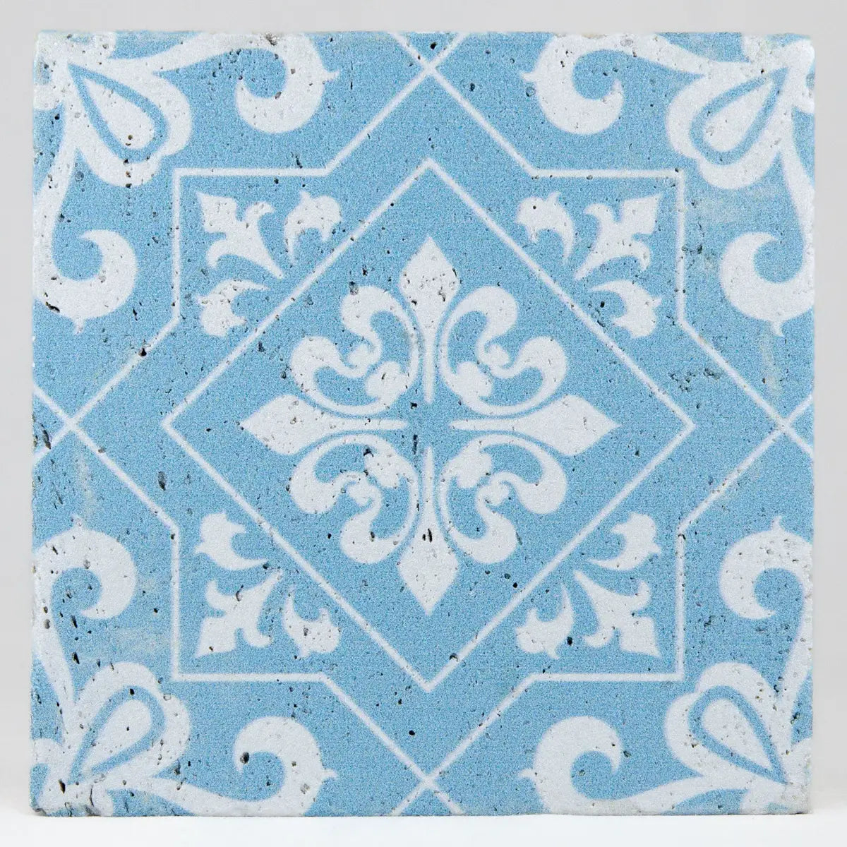 Carreau travertin bleu baroques surface ciseau relief pierre naturelle