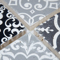 Détail joints relief travertin gris mosaïque surface pierre naturelle