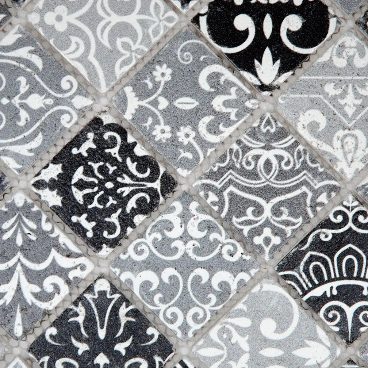 Détail joints relief travertin gris mosaïque surface pierre naturelle