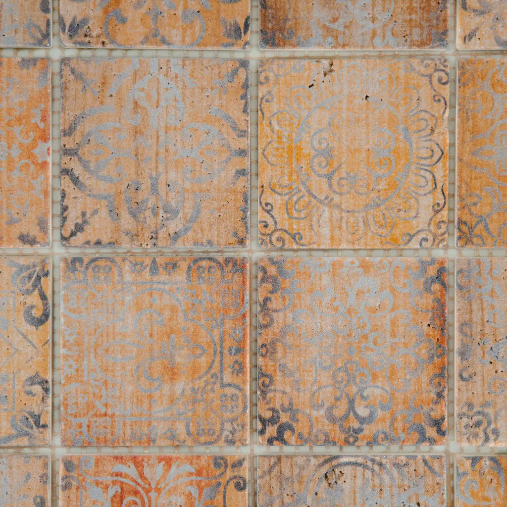 Détail motifs Castel Wood travertin silver mosaïque texture surface