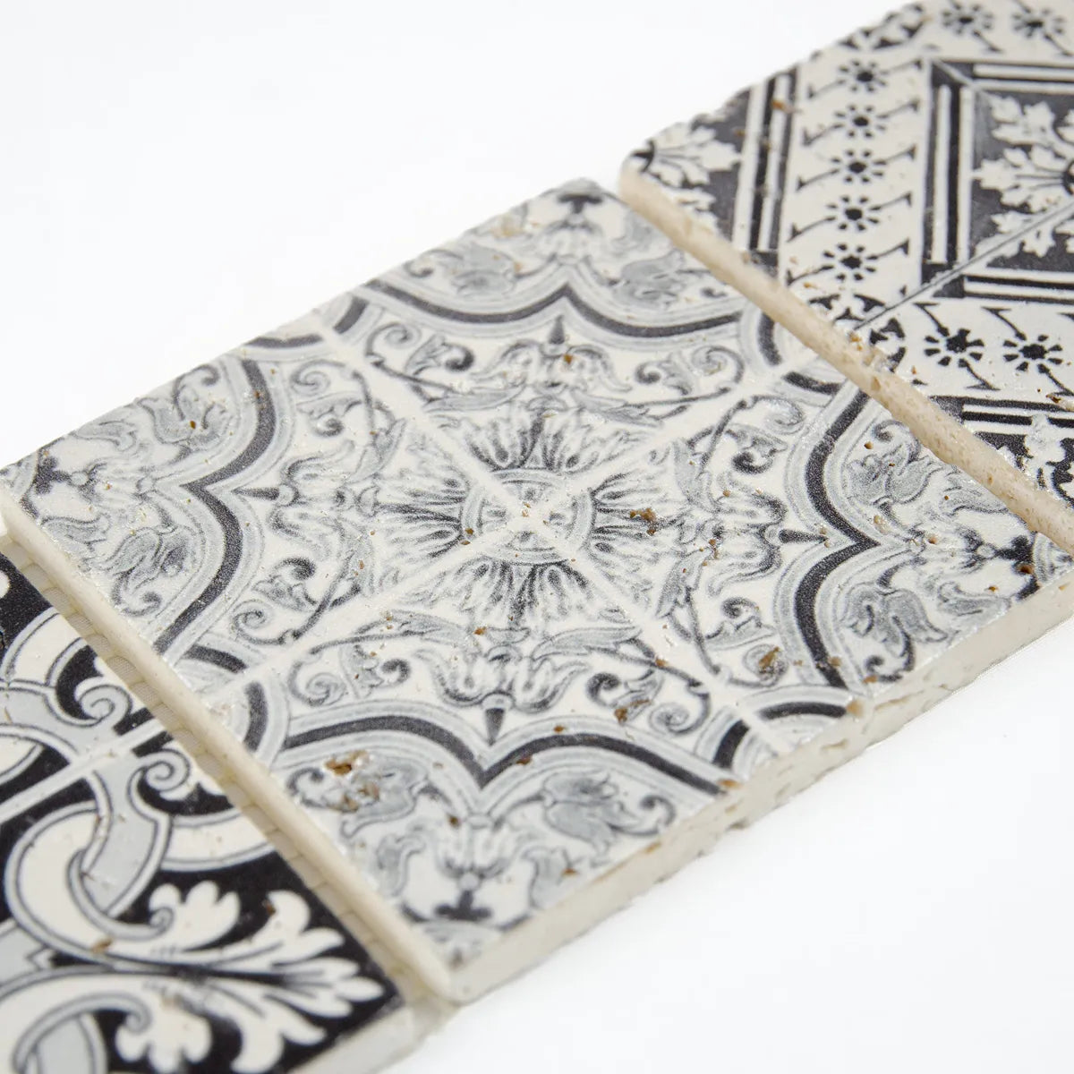 Mosaique decor renaissance travertin decore noir