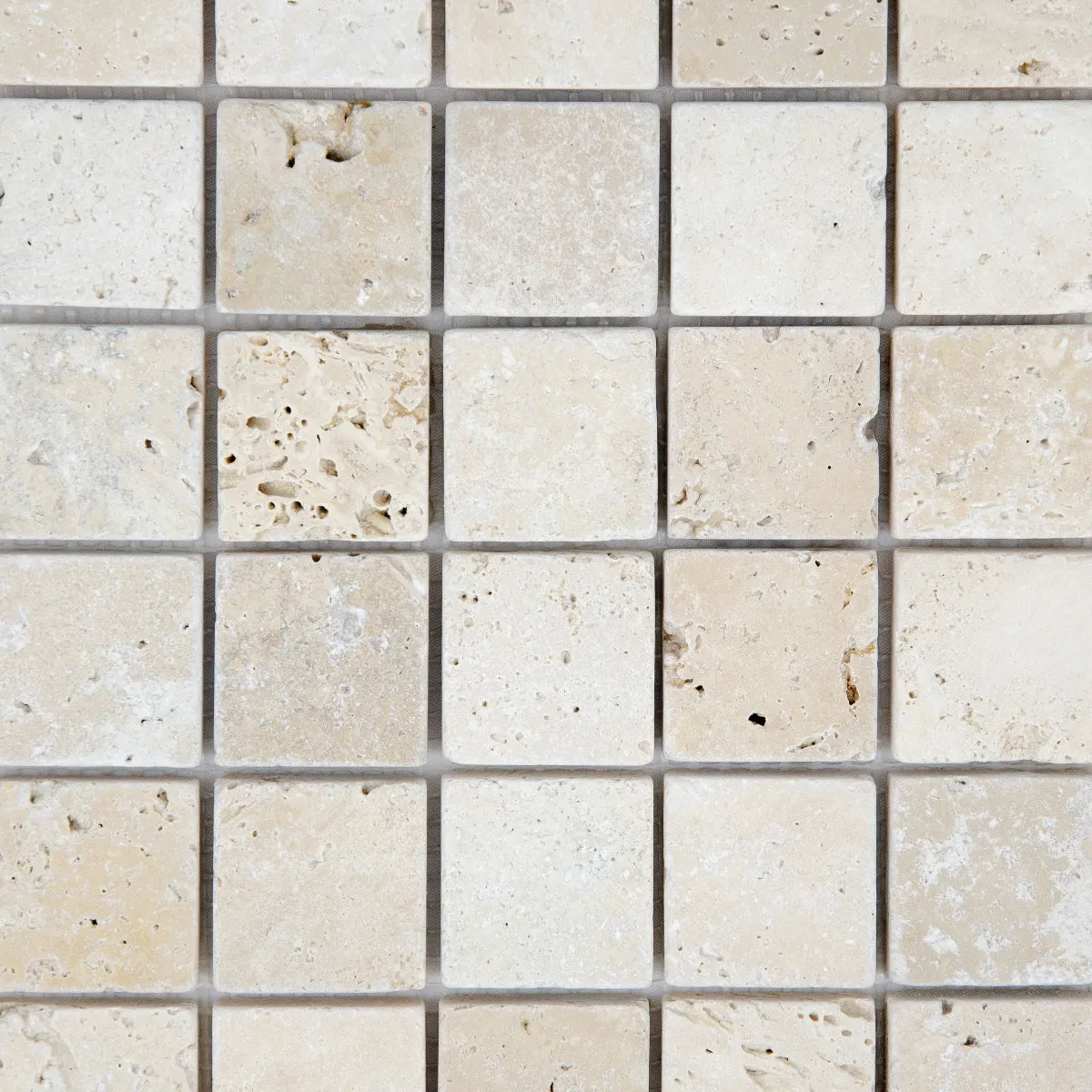 Détail carreaux travertin ivoire mosaïque texture surface naturelle