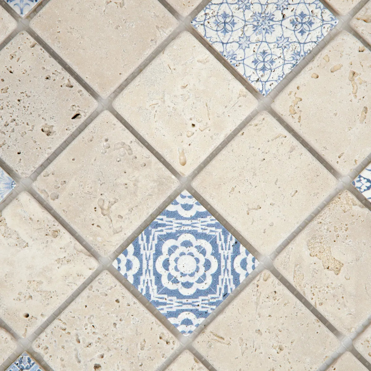 Mosaïque travertin ivoire décorée Renaissance bleu 4,8x4,8 cm - Détail des joints et finition