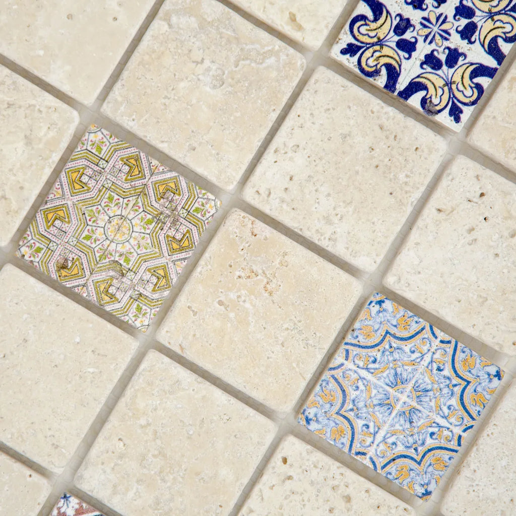 Mosaïque travertin ivoire décorée Renaissance color 4,8x4,8 cm - Zoom perspective détail