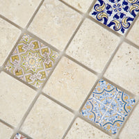 Mosaïque travertin ivoire décorée Renaissance color 4,8x4,8 cm - Zoom perspective détail