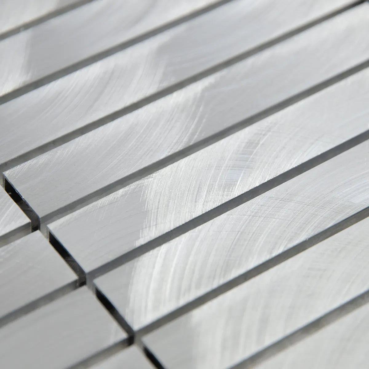 Mosaïque en inox gris barrette tube matiere