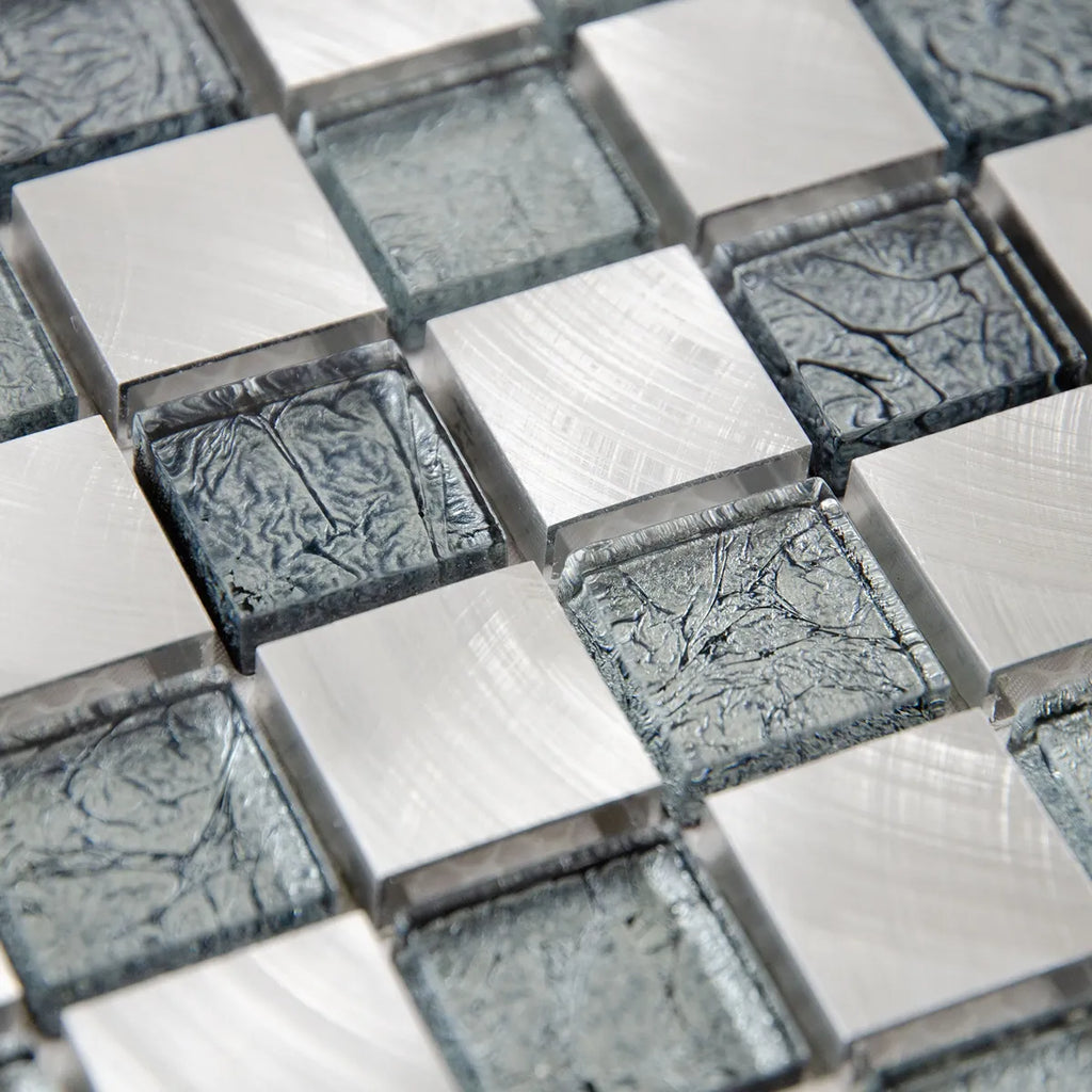 Mosaïque verre et aluminium argent détails