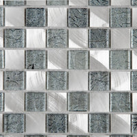 Mosaïque verre et aluminium argent zoomé