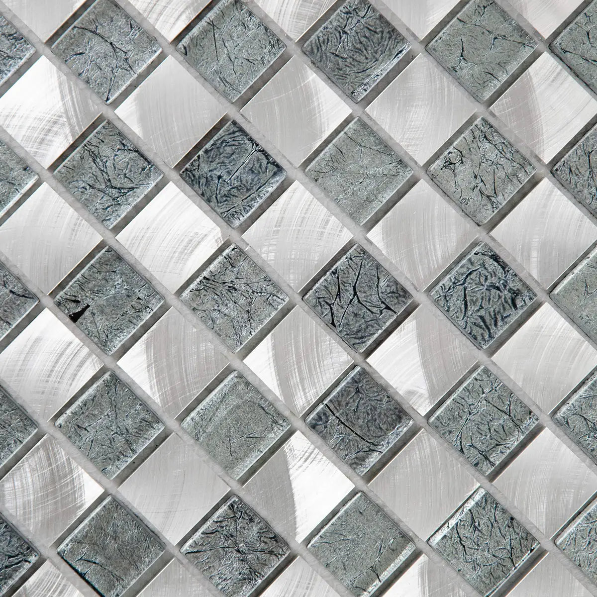 Mosaïque verre et aluminium argent zoom perspective