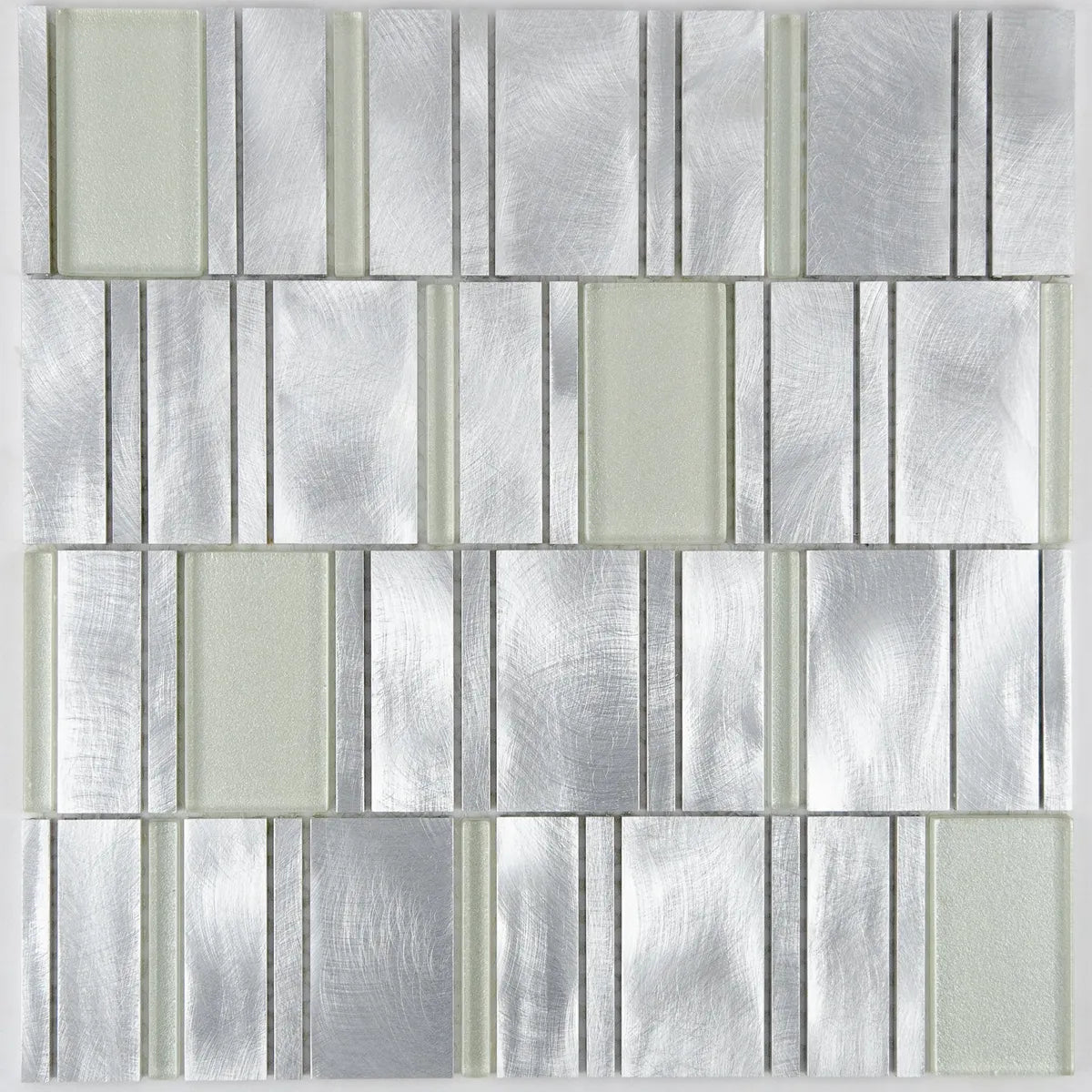 Mosaïque en verre et a luminium blanc et argent