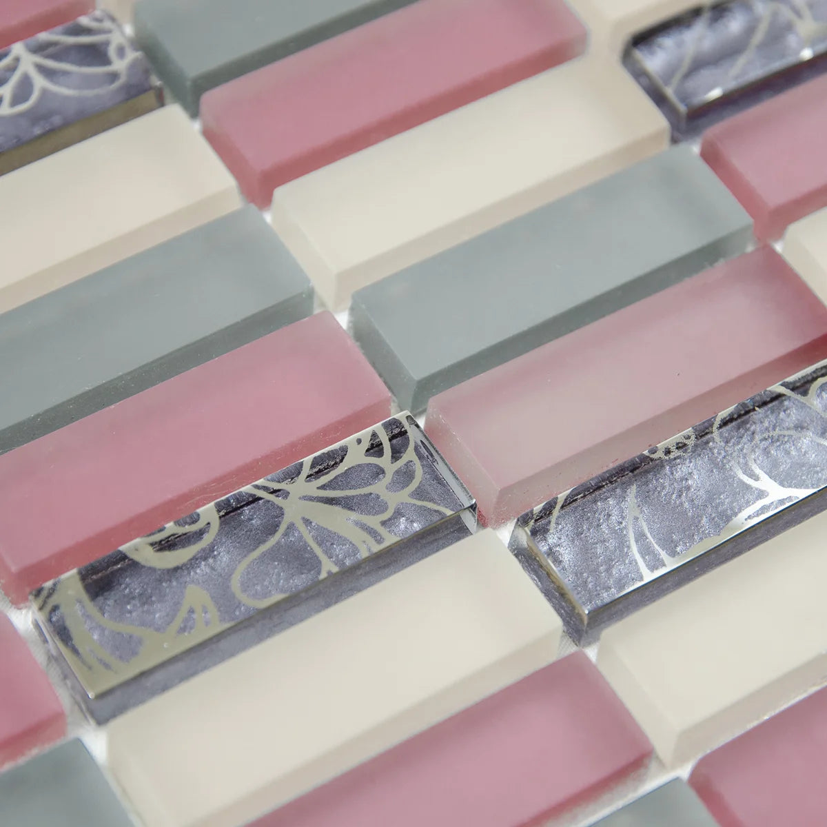 Mosaïque en verre format barrette mauve perspective