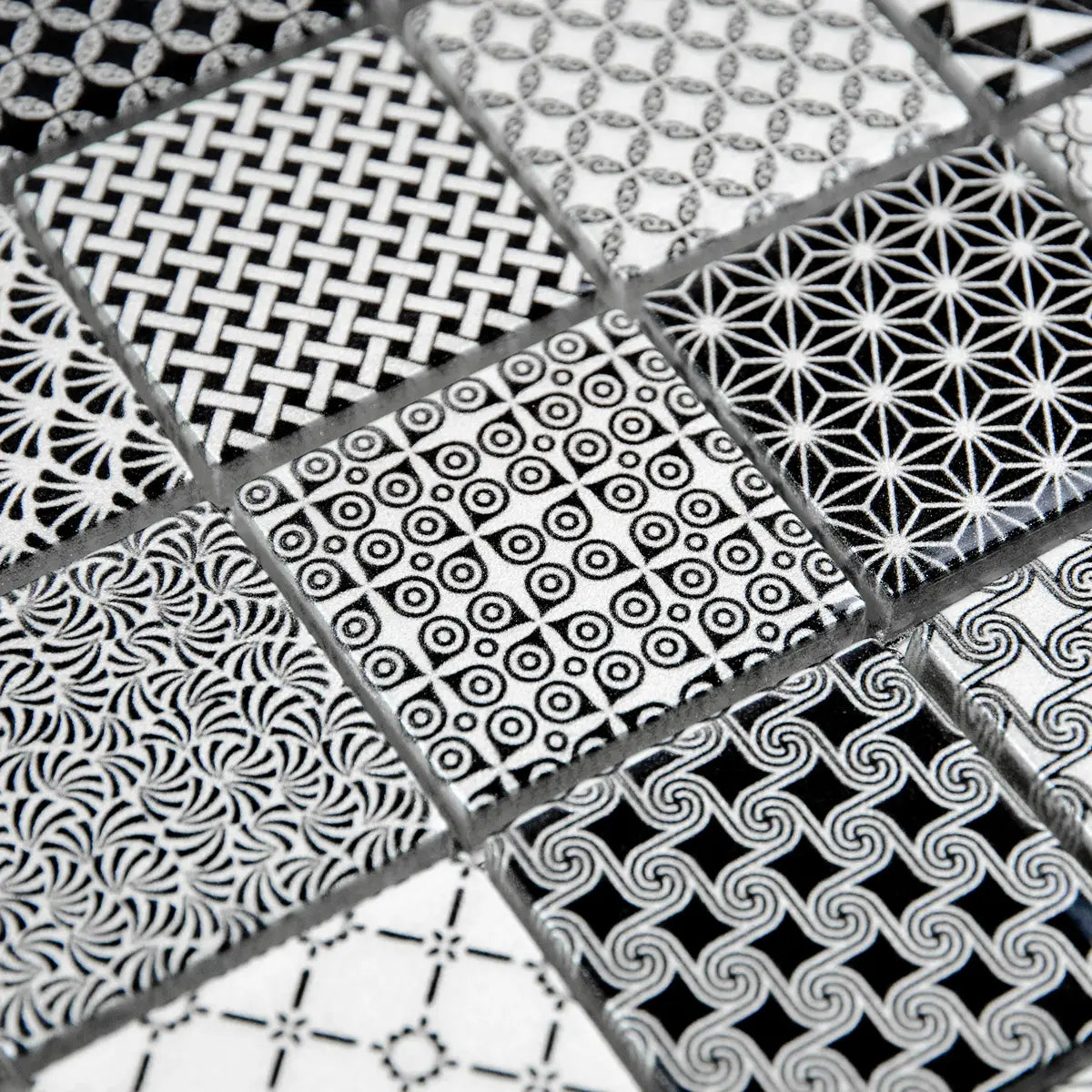 Mosaïque en verre gris et noir motif perspective
