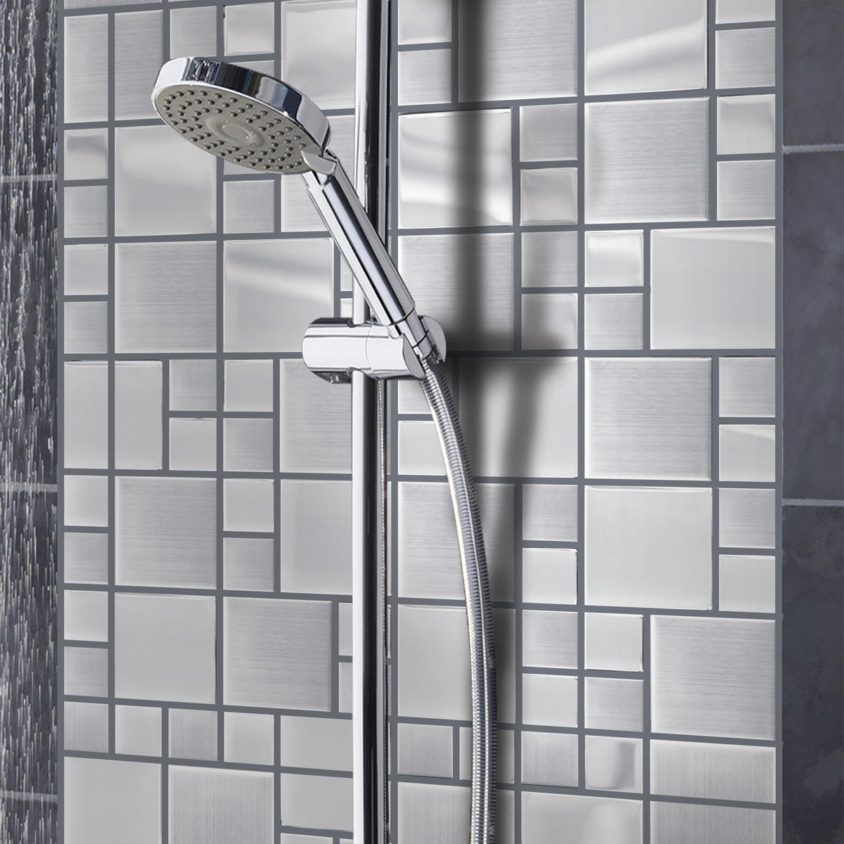 Mosaïque inox metal gris carre en crédence de douche