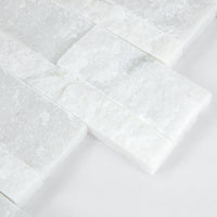 Focus sur les finitions du Parement Marbre Blanc