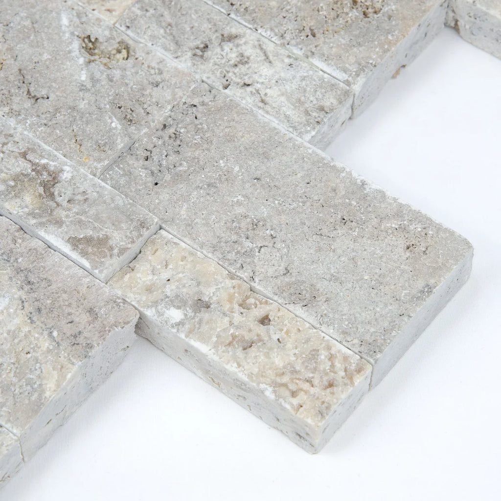 Focus sur les finitions du Parement Travertin Gris
