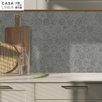 Mosaïque hexagone terrazzo dark grey dans une  cuisine