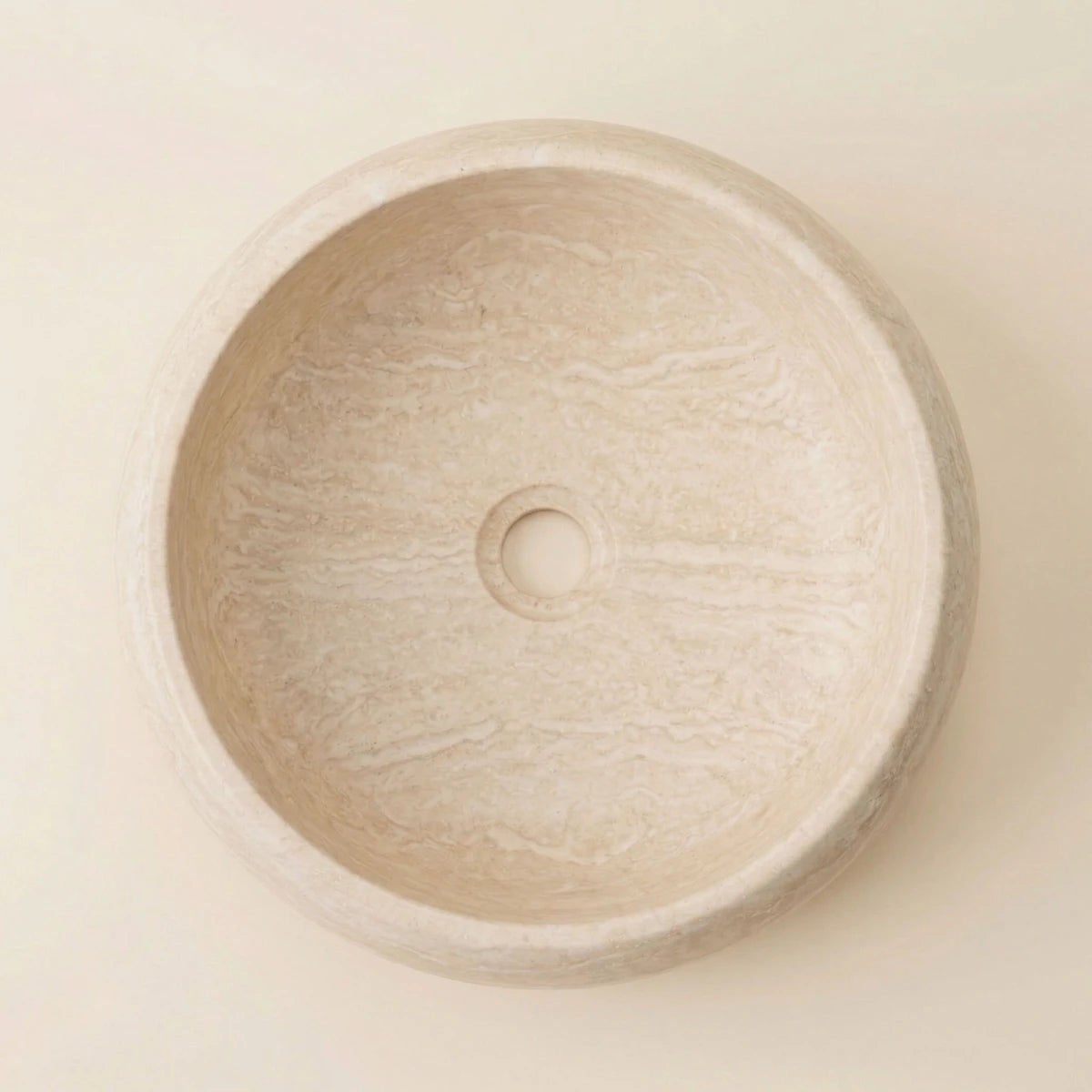 Vasque en travertin ronde pour salle de bain vue de haut