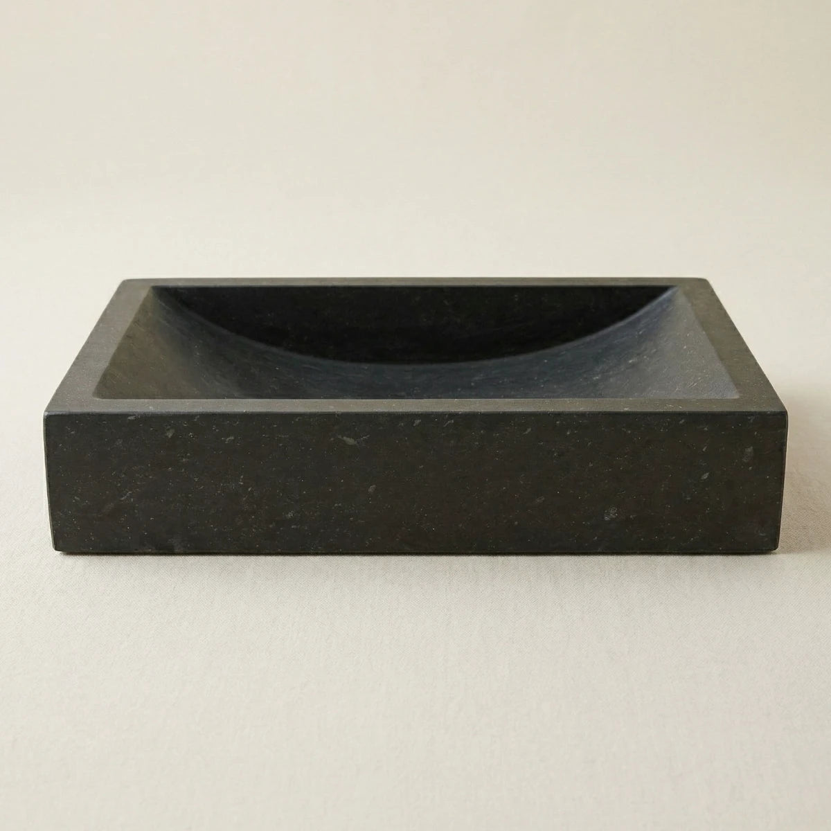 Vasque en basalte pour salle de bain vu de face