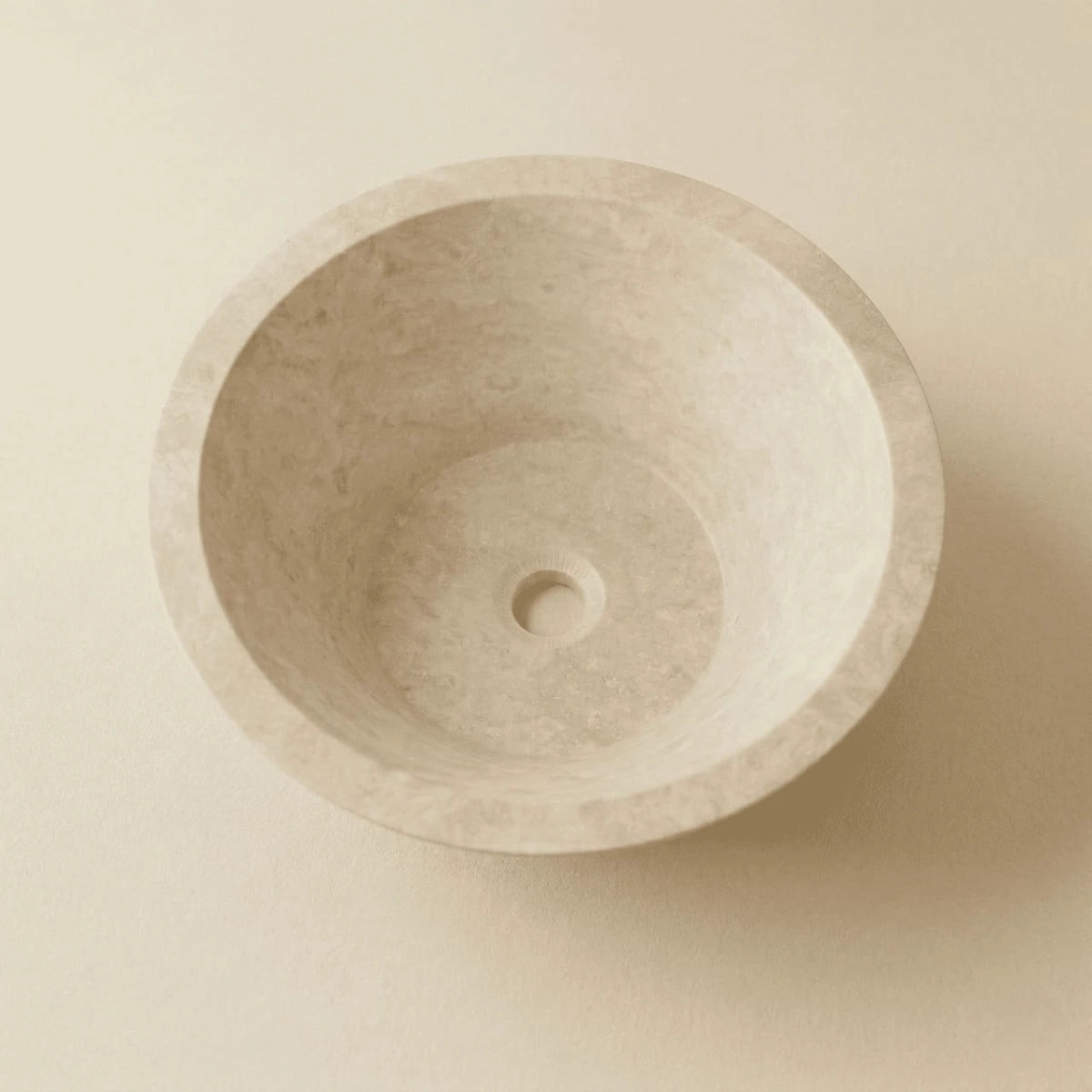Vasque en travertin pour salle de bain vu de haut