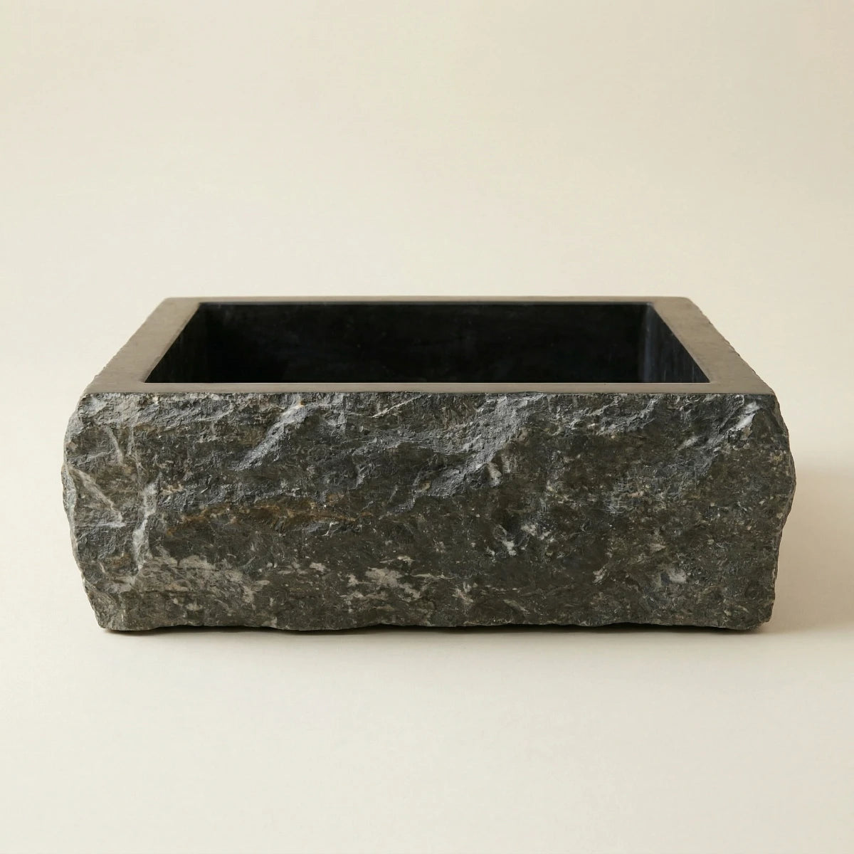 Vasque en marbre pour salle de bain vu de coter